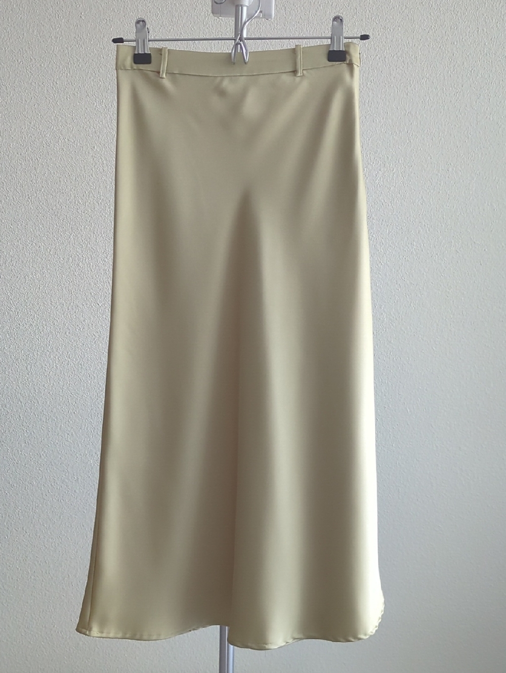 Classic Midi Skirt in Light Olive Green